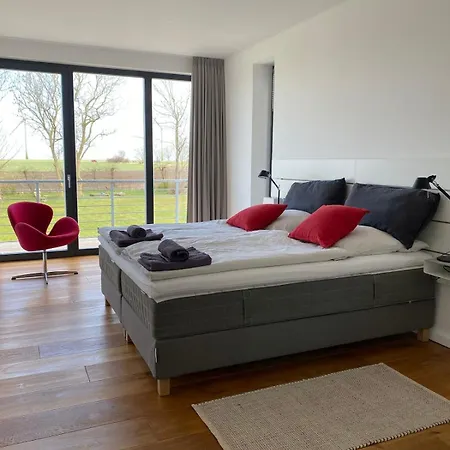 Feriehus Haus Charly Exklusives Architektenhaus Holzbauweise Fehmarn, Strandnah *